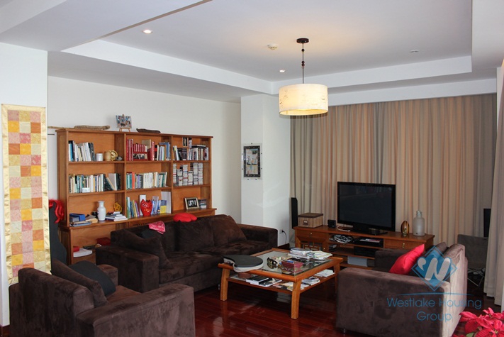 Big and luxury apartment for rent in Tay Ho area, Ha noi